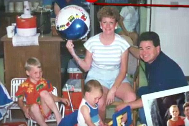 Ričards Hoglands ar sievu Lindu un dēliem Metjū un Dugu 1993. gadā.