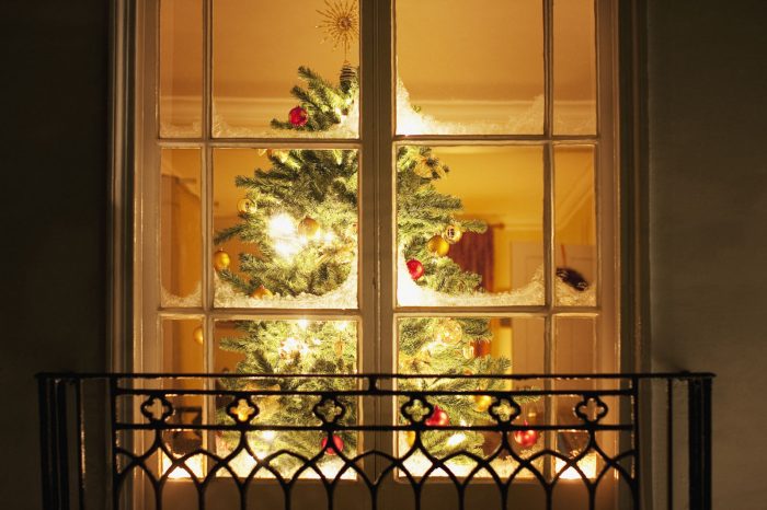 1481644179-syn-hbu-1481287689-christmas-ornaments-on-tree-behind-window