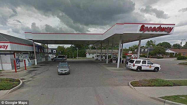 3b6aa96700000578-4038146-the_incident_took_place_behind_this_speedway_gas_station_in_gaha-a-7_1481878100103