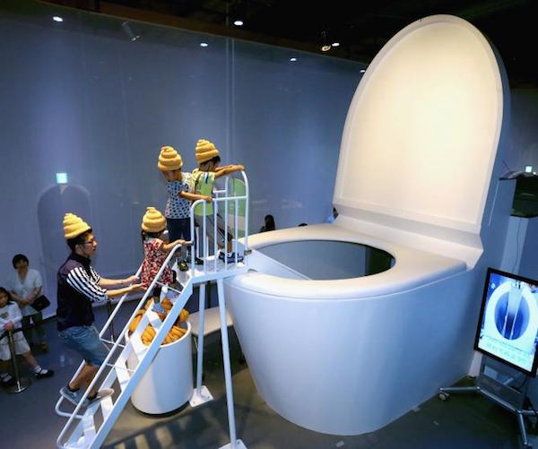BESTPIX Toilet Themed Exhibition Attracts Visitors