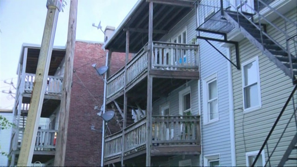 img-Toddler-falls-from-third-floor-deck