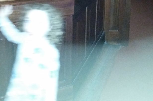 PAY-CLEAREST-PARANORMAL-PICS-EVER (1)