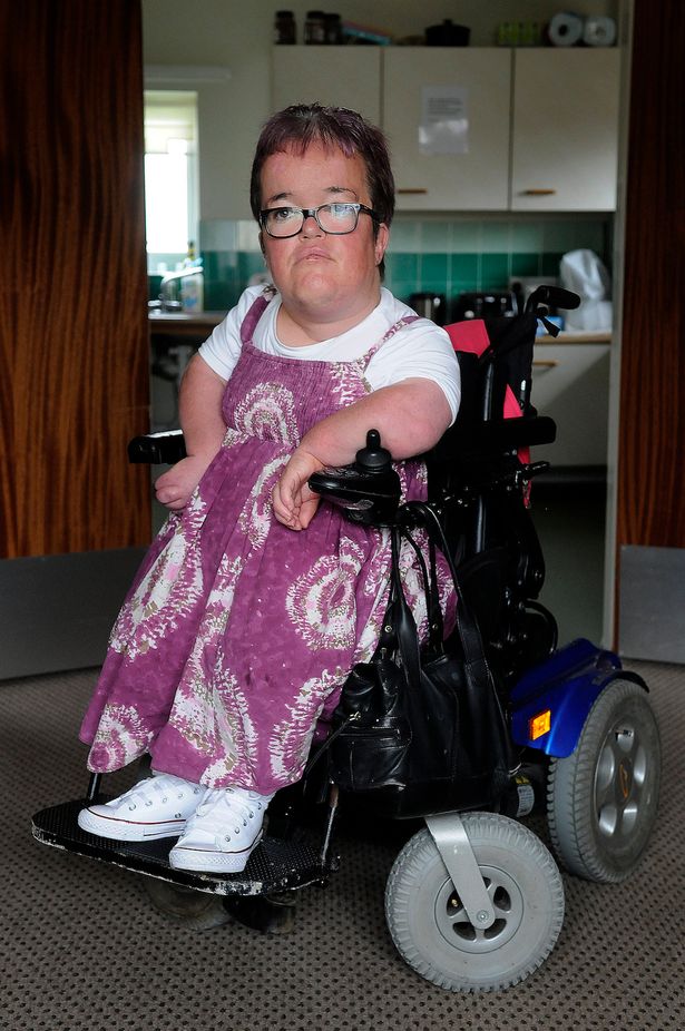 PAY-Sarah-Finlayson-has-cerebal-palsy-and-was-robbed-by-a-man-who-pretended-to-help-her-across-the-road (1)