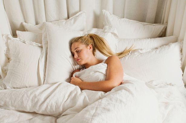 woman-sleeping-in-bed