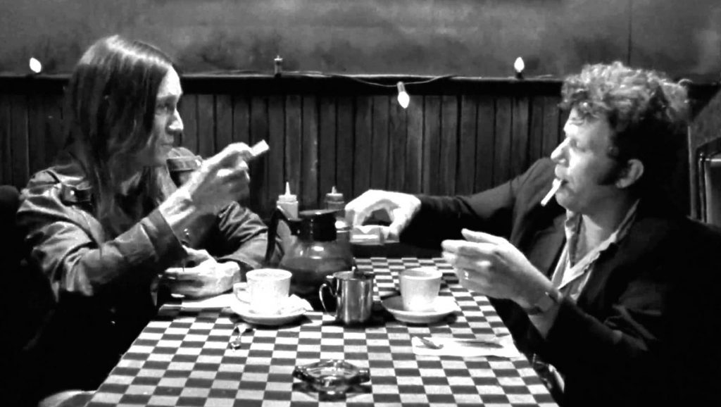 Mūziķi Toms Veitss un Igijs Pops Džima Džārmuša filmā "Kafija un cigaretes"