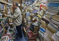 Atkritumu apsaimniekotājs izglāba 25 000 grāmatas un no tām izveidoja bibliotēku. Attēli ir pārsteidzoši!