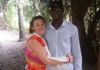 Jauna Gambijas puiša dēļ šī 44 gadus veca sieviete atstāja vīru un 9 bērnus; Kā pēc gadiem mainījusies viņas dzīve