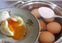 Vecmāmiņa atklāja ideālu veidu, kā pagatavot mīksti vārītas olas