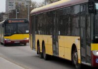 Izraisa sadursmi ar autobusu