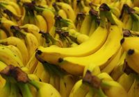 Pircējs bija šokēts, atklājot “atradumu” savā iepakojumā ar banāniem, ko iegādājies veikalā