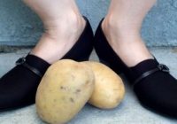 Kāpēc pieredzējušas saimnieces liek apavos nomizotu kartupeli: padoms, kurš noderēs katram