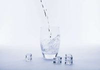 Uzzini, kurā diennakts stundā izdzerta ūdens glāze var pasargāt no sirdstriekas