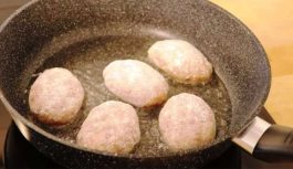 Ņemu 500 gramus gaļas un pagatavoju 15 kotletes: mana mīļākā recepte izcilam rezultātam Ņemu 500 gramus gaļas un pagatavoju 15 kotletes: mana mīļākā recepte izcilam rezultātam