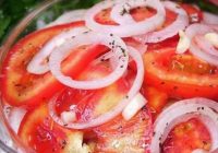 Ungāru vecmāmiņas uzkoda no tomātiem un sīpola: viss noslēpums ir marinādē