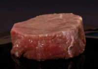 Kā ātri atkausēt gaļu bez mikroviļņu krāsns: vienkāršas metodes