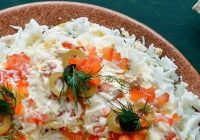 “Mimoza” salātu vietā: kā pagatavot izcili gardus kārtainos salātus ar vistu