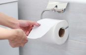 Pielipuši tauki uz virtuves virsmām izkusīs jūsu acu priekšā: atjautīgs triks ar tualetes papīru