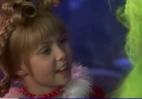 FOTO: ko Sindija Lū, varone no filmas “Kā Grinčs nozaga Ziemassvētkus”, pašlaik dara un kā viņa izskatās?