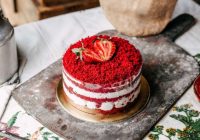 Jebkurai svētku dienai: kā pagatavot sarkanā velveta kūku