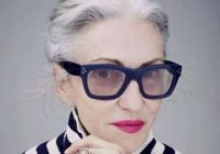 Brilles sievietēm 50+: kuras liek izskatīties vecākai un kuras –  jaunākai