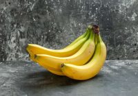 4 izcili banānu miziņu mēslojuma veidi istabas augiem. Augi priecēs ar skaistu ziedēšanu