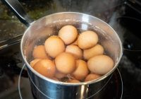 Kāpēc nevajadzētu izliet ūdeni, kurā vārītas olas? Tā ir ļoti liela kļūdu, kuru pieļauj teju katrs otrais!
