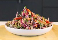 Izgreznos jebkuru svētku galdu: krāsaini un ļoti garšīgi gruzīnu salātiņi (RECEPTE)