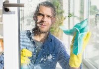 Kā pareizi mazgāt logus virtuvē: tauki vairs nelips klāt