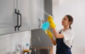 5 virtuves tīrīšanas kļūdas, kas tikai nodara kaitējumu