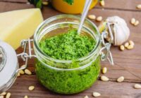 Trīs sastāvdaļu pesto: jūs nekad vairs nepirksiet šo mērci veikalā – tā ir gatava dažu minūšu laikā