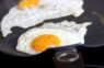 Kāpēc gandrīz visi cep savas olas nepareizi? 3 lielākās kļūdas un 3 triki, kā pagatavot perfektu olu!