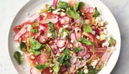 Neparastie arbūza salāti ar redīsiem un fetu; gatavoju katru vasaru – viesi ir sajūsmā