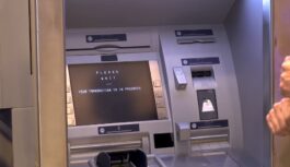 Kā patiesībā tev vajag rīkoties, ja bankomāts “norij” jūsu karti – situacijas un iemesli