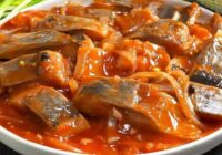 Vecmāmiņas noslēpums: ko pievienot marinētai siļķei tomātu mērcē, lai tā būtu tikpat maiga kā restorānā Vecmāmiņas noslēpums: ko pievienot marinētai siļķei tomātu mērcē, lai tā būtu tikpat maiga kā restorānā