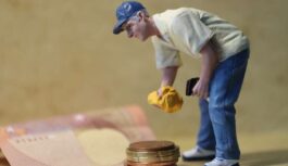 Speciālists norādīja, ka vecākam nav pienākuma maksāt uzturlīdzekļus bērnam pēc 18.dzimšanas dienas