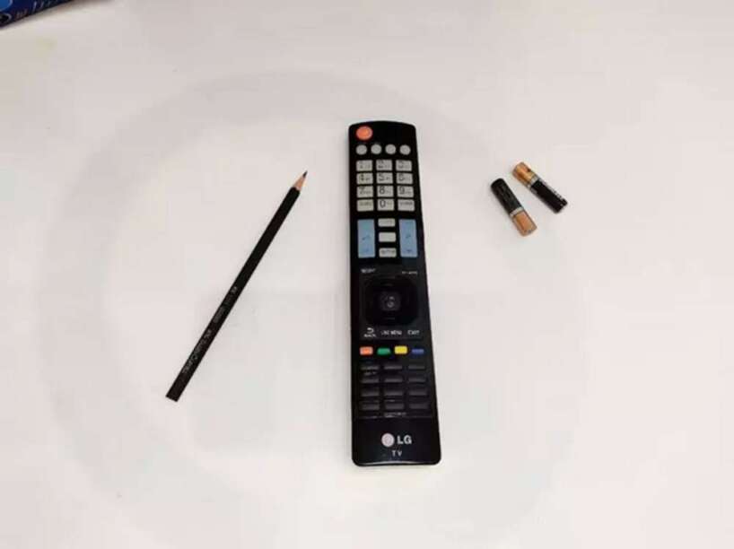 Gribēju pulti jau mest miskastē, bet sievastēvs parādīja triku ar parastu zīmuli: pogas tagad strādā kā jaunai