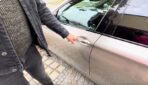 No rīta atstāju auto stāvvietā Rīgā, bet, atgriežoties, pamanīju divainu lietu uz pasažiera durvju roktura – ko tas var nozīmēt