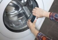 Kāpēc nevajadzētu atstāt atvērtas veļas mazgājamās mašīnas durvis