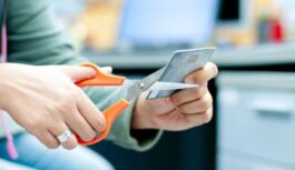 Kāpēc nevajadzētu sagriezt un izmest bankas karti, kurai beidzies derīguma termiņš