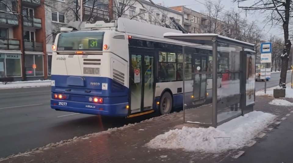 Pasažiere, iekāpjot autobusā, jutās neveikli par Jēkabpils autobusa šofera apģērbu