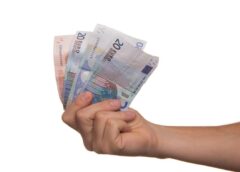 Latvijas Banka brīdina: pensiju uzkrājumu izņemšana var likt celt darbaspēka nodokļus