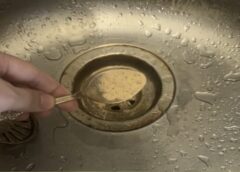 Santehniķa triks: viena pile kanalizācijā – un aizsērējumi vairs nekad neradīsies