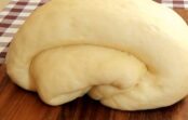 Mīkla būs mīksta kā spilvens, pateicoties vienai vienkāršai sastāvdaļai – tagad pīrāgi sanāks ideāli gan cepeškrāsnī, gan uz pannas Mīkla būs mīksta kā spilvens, pateicoties vienai vienkāršai sastāvdaļai – tagad pīrāgi sanāks ideāli gan cepeškrāsnī, gan uz pannas