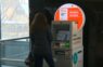 Kādēļ “Swedbank” bankomāti vispirms atdod karti un tikai pēc tam izsniedz naudu, kamēr citi bankomāti to dara pretēji
