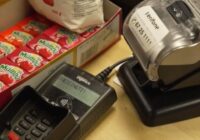 Jelgavas kasiere nosauc 10 produktus, kurus vakarā lielveikalā nepērk – un paskaidro, kāpēc