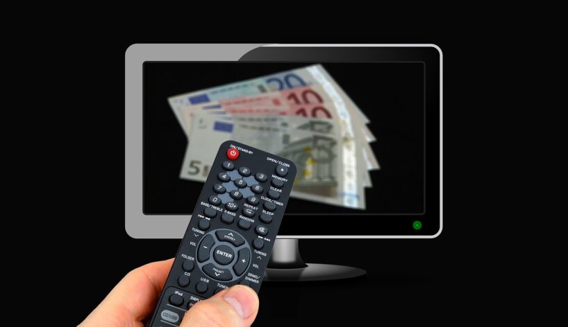 Tele2 izplata svarīgu paziņojumu visiem, kuriem mājās ir viedtelevizori – nespiediet šo pogu