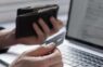 Ja pamanāt šīs pazīmes savā telefonā, tas var nozīmēt, ka tiek izsekoti jūsu bankas dati