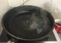 Kāpēc es vienmēr pirms cepšanas pannā uzvāru ūdeni: pieredzējuša pavāra noslēpums