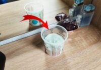 Tagad es vienmēr katrā istabā ievietoju glāzi ar sāli. Viesnīcas istabene man parādīja vienkāršu knifiņu