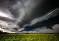 Postošs negaiss un krusa: sinoptiķi steidzami nākuši klajā ar brīdinājumu par laika apstākļiem ceturtdien daļā Latvijas teritorijas